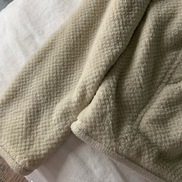 Patagonia Women’s Pullover - Picture 5 of 7